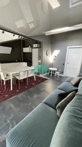 side-img