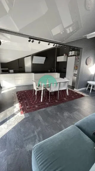 side-img